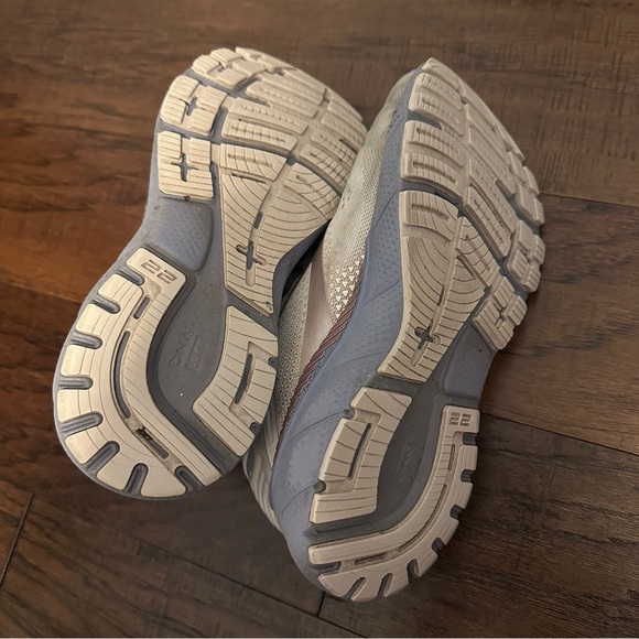 Brooks Women's Running Shoes - Picture 6 of 6